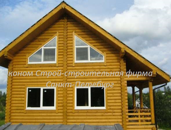 построенный деревянный дом из бревна